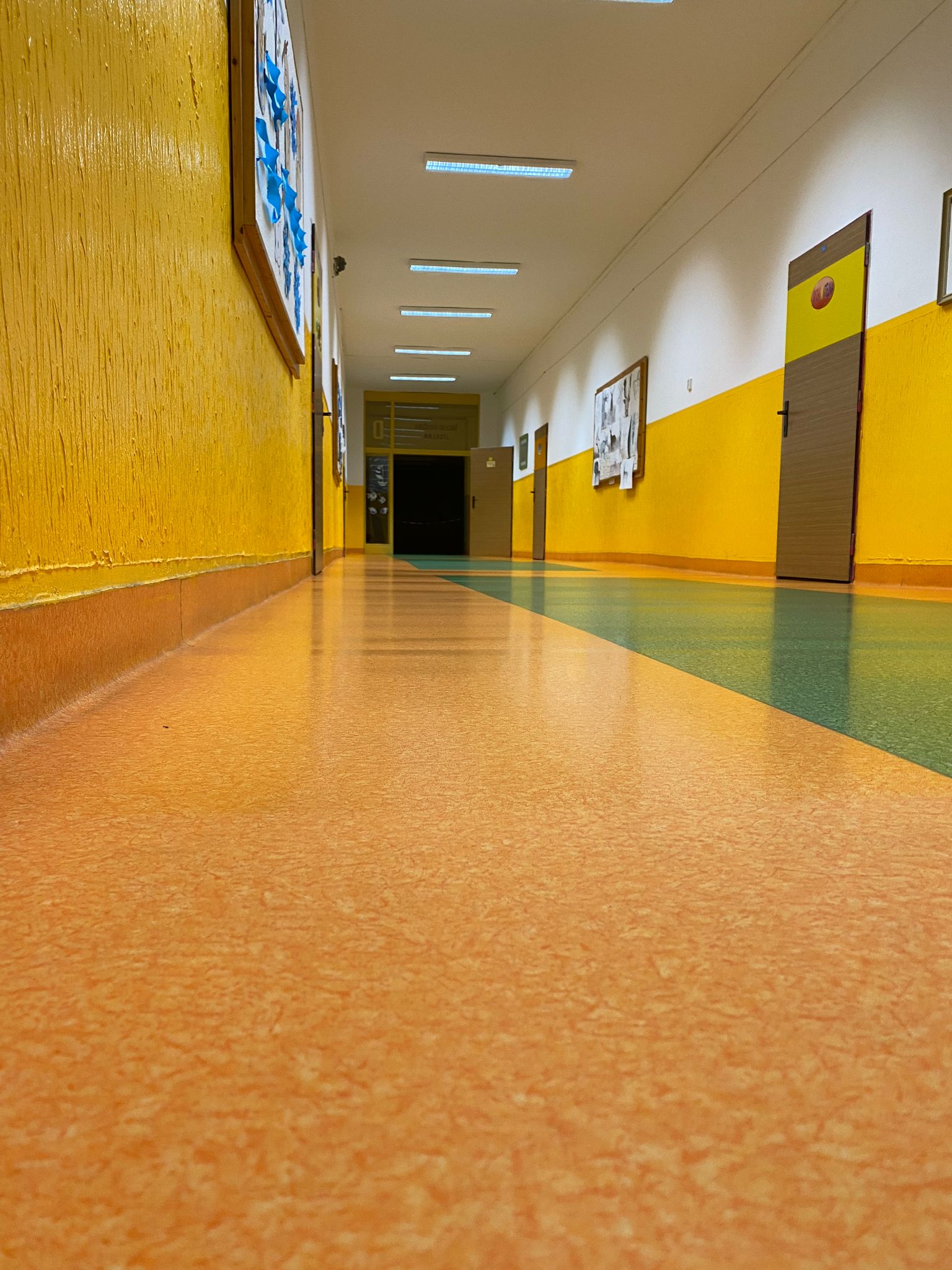 Renovovaná školní chodba