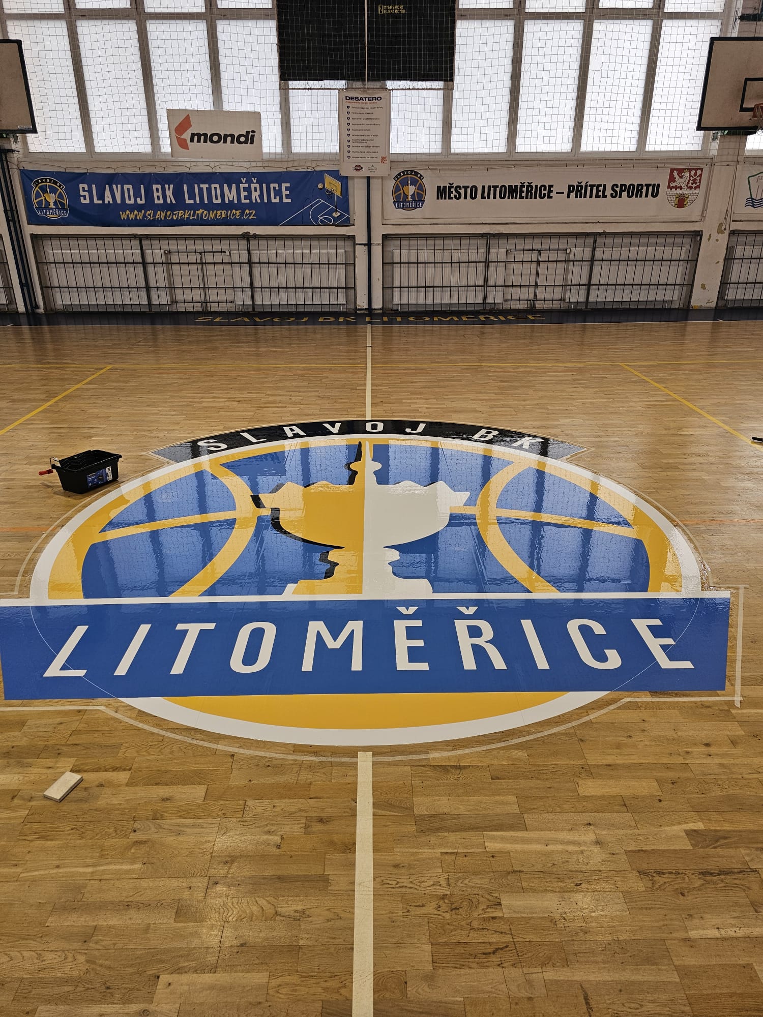 Sportovní podlaha po renovaci